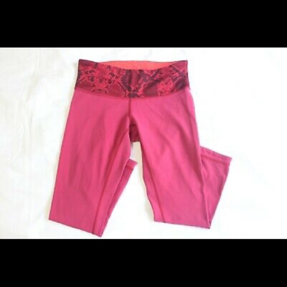 LuLuLemon Wunder Under Reversible Red Leggings 4 - Picture 4 of 5